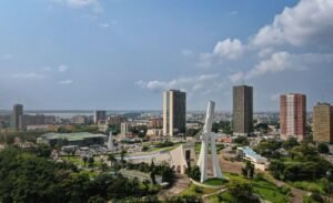 Abidjan, Côte d'Ivoire (2,110 km²)